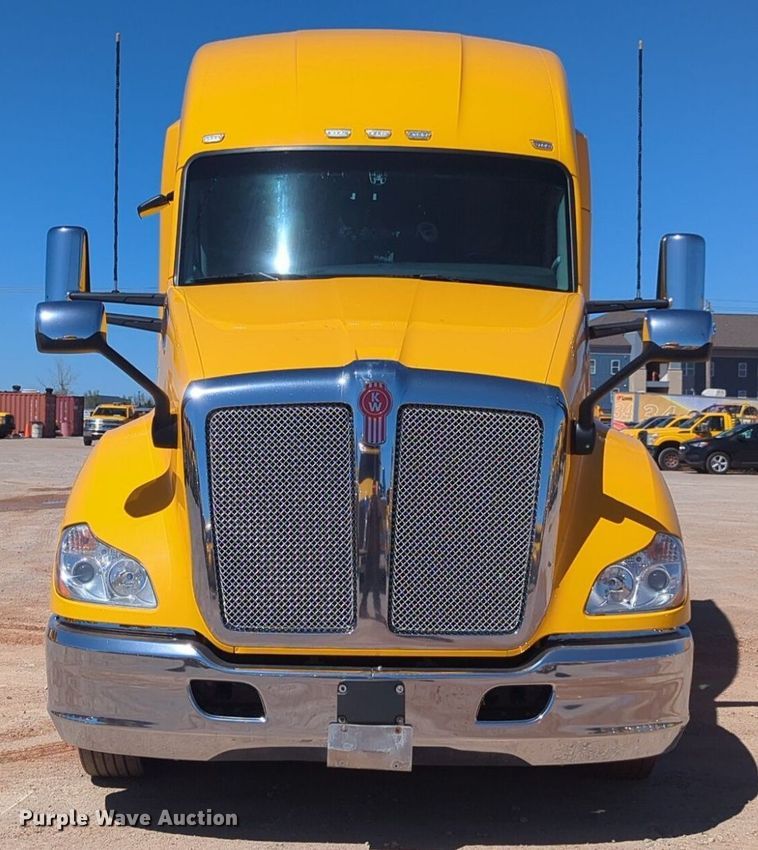 image for item NG9408 2020 Kenworth T680 semi truck