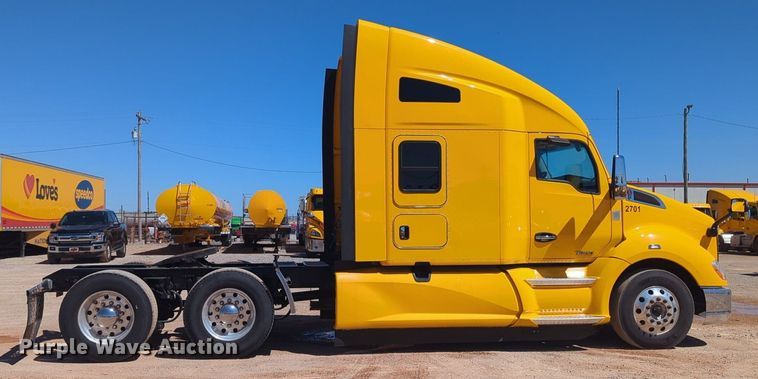 image for item NG9408 2020 Kenworth T680 semi truck