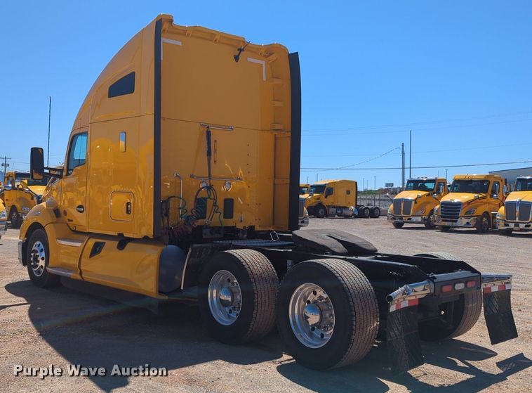 image for item NG9408 2020 Kenworth T680 semi truck