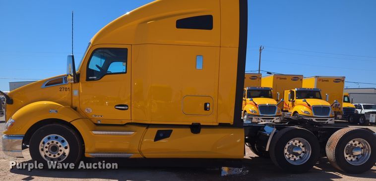 image for item NG9408 2020 Kenworth T680 semi truck