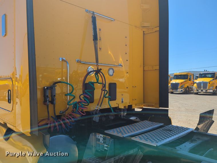 image for item NG9408 2020 Kenworth T680 semi truck