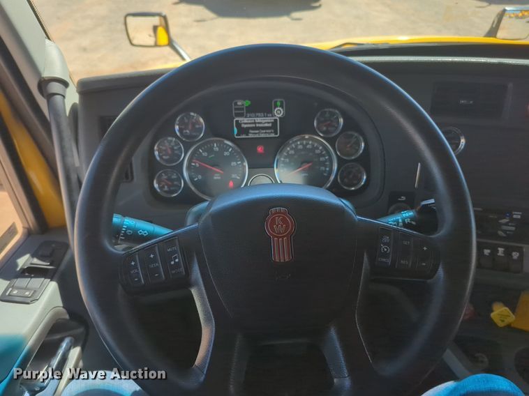 image for item NG9408 2020 Kenworth T680 semi truck