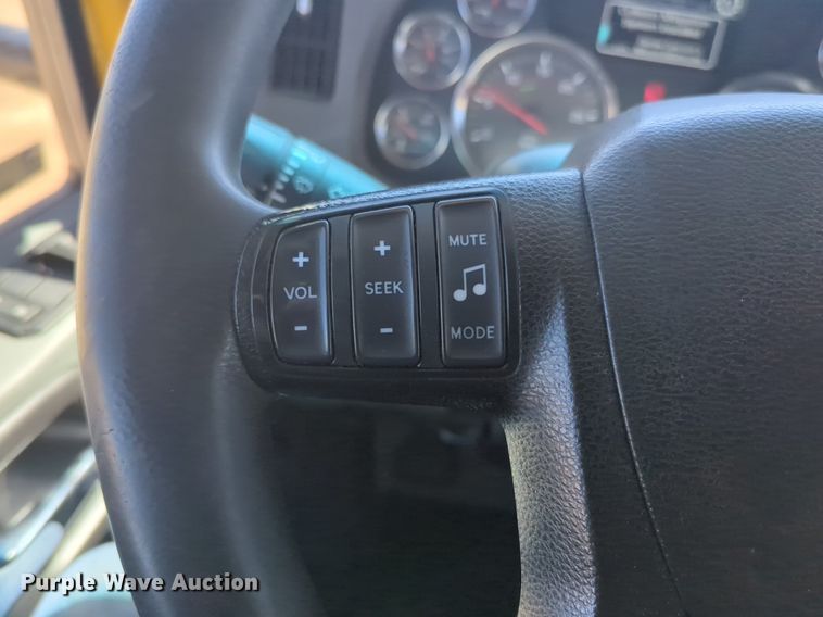 image for item NG9408 2020 Kenworth T680 semi truck