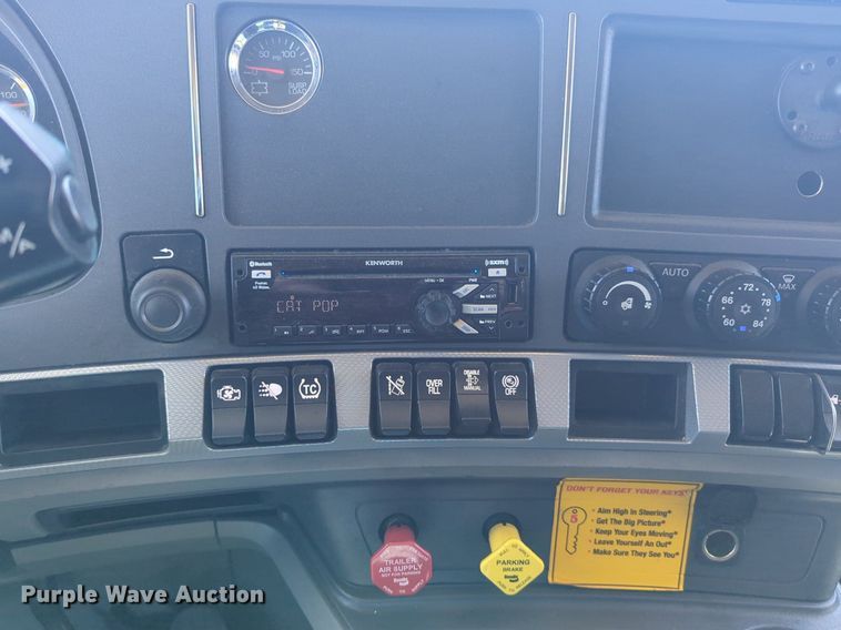 image for item NG9408 2020 Kenworth T680 semi truck