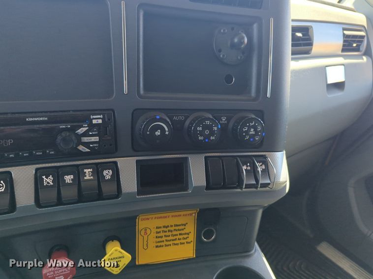 image for item NG9408 2020 Kenworth T680 semi truck