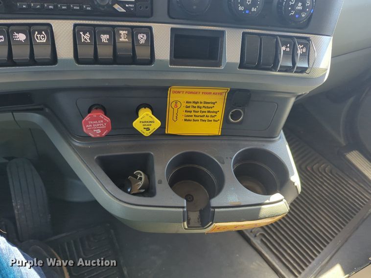 image for item NG9408 2020 Kenworth T680 semi truck