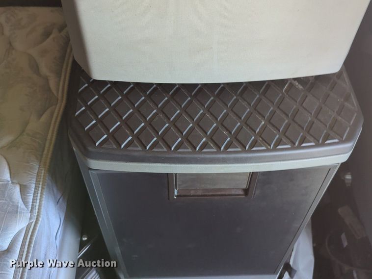 image for item NG9408 2020 Kenworth T680 semi truck