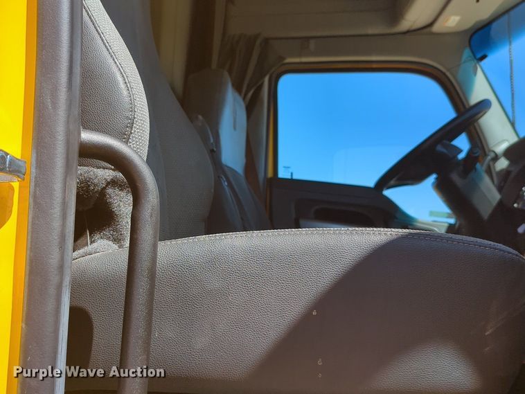 image for item NG9408 2020 Kenworth T680 semi truck