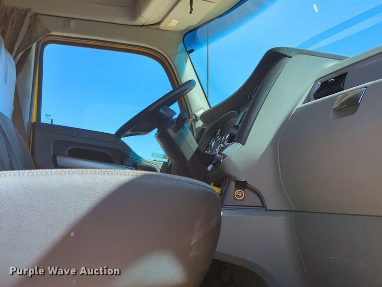 image for item NG9408 2020 Kenworth T680 semi truck