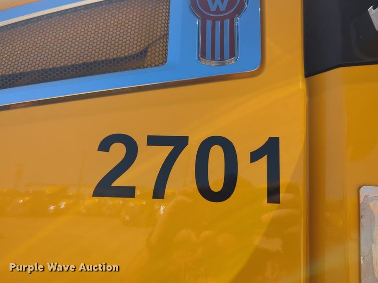 image for item NG9408 2020 Kenworth T680 semi truck