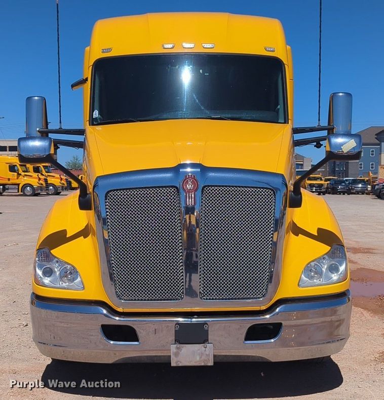 image for item NG9409 2020 Kenworth T680 semi truck