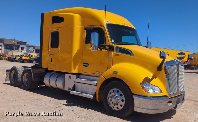 image for item NG9409 2020 Kenworth T680 semi truck