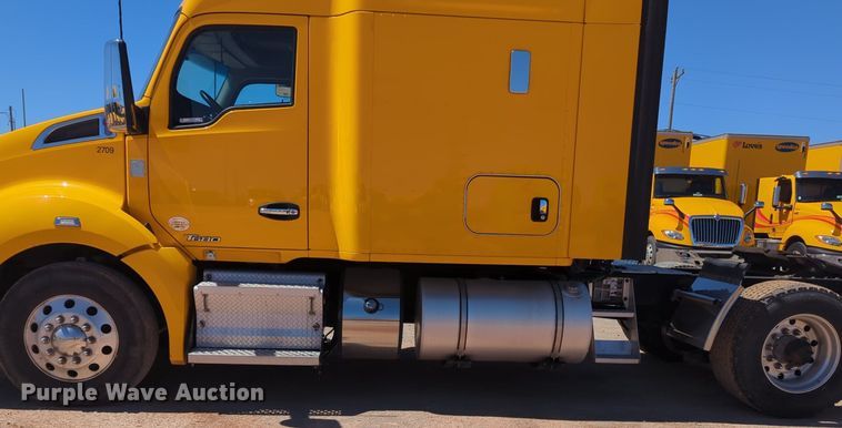 image for item NG9409 2020 Kenworth T680 semi truck