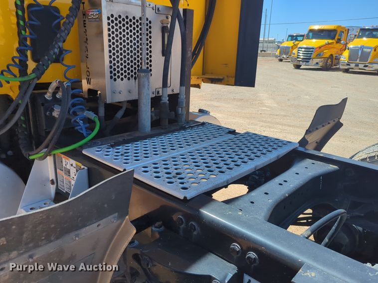 image for item NG9409 2020 Kenworth T680 semi truck