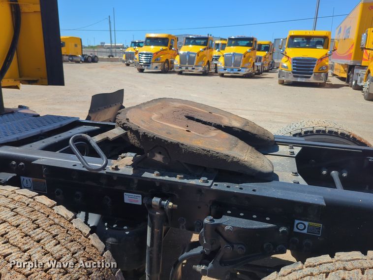 image for item NG9409 2020 Kenworth T680 semi truck