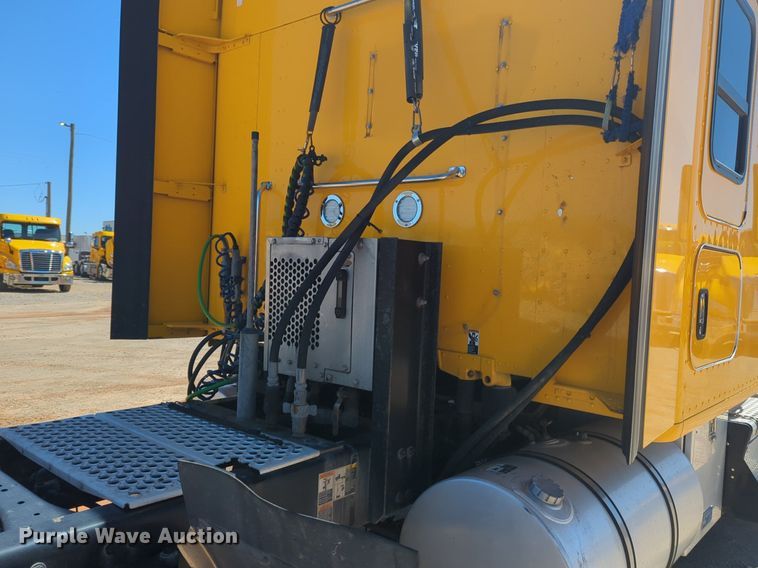 image for item NG9409 2020 Kenworth T680 semi truck