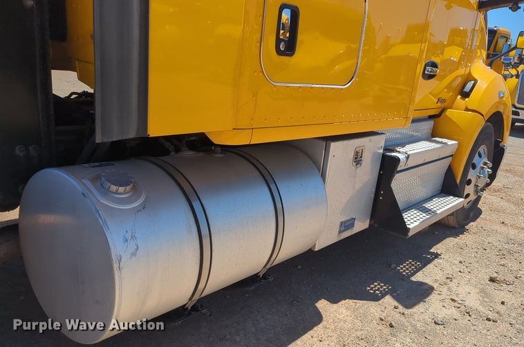 image for item NG9409 2020 Kenworth T680 semi truck