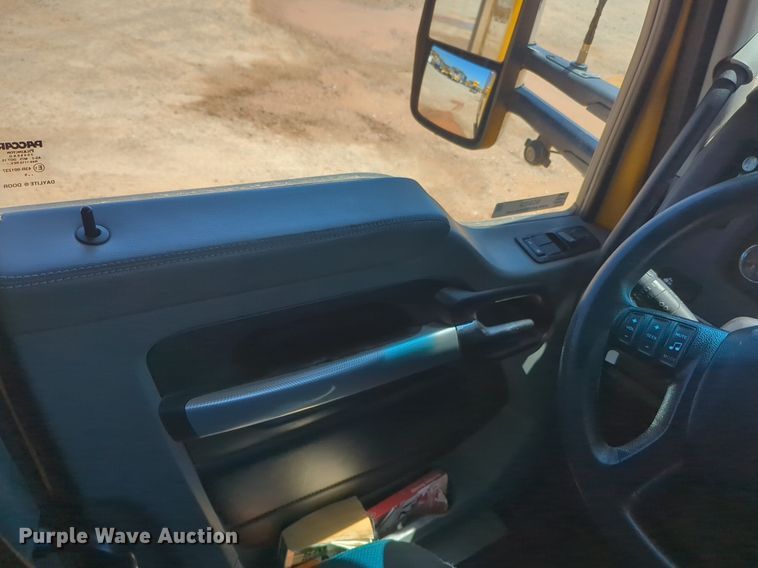 image for item NG9409 2020 Kenworth T680 semi truck