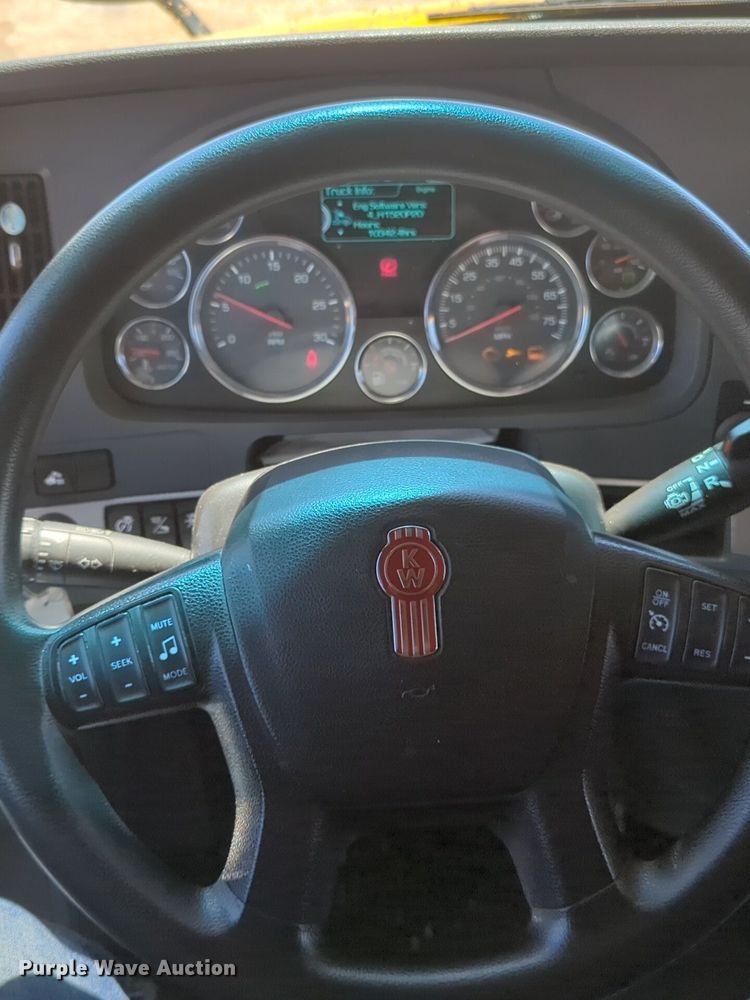 image for item NG9409 2020 Kenworth T680 semi truck