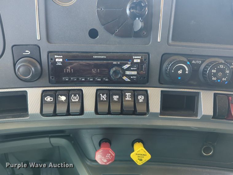 image for item NG9409 2020 Kenworth T680 semi truck