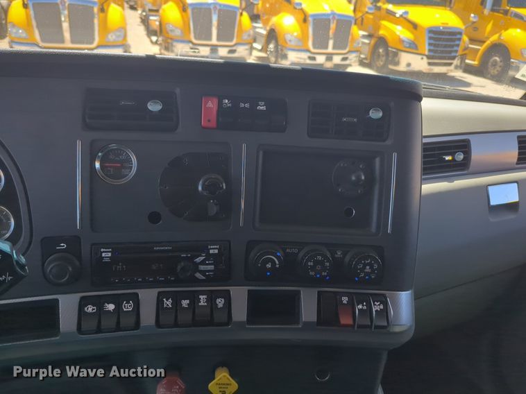 image for item NG9409 2020 Kenworth T680 semi truck