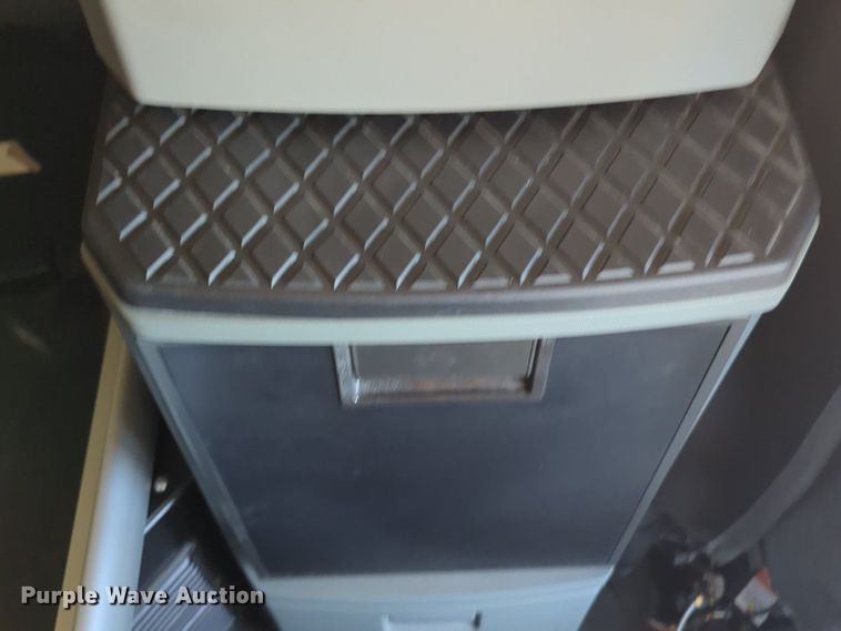 image for item NG9409 2020 Kenworth T680 semi truck