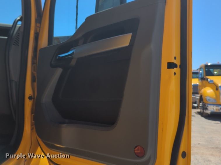 image for item NG9409 2020 Kenworth T680 semi truck