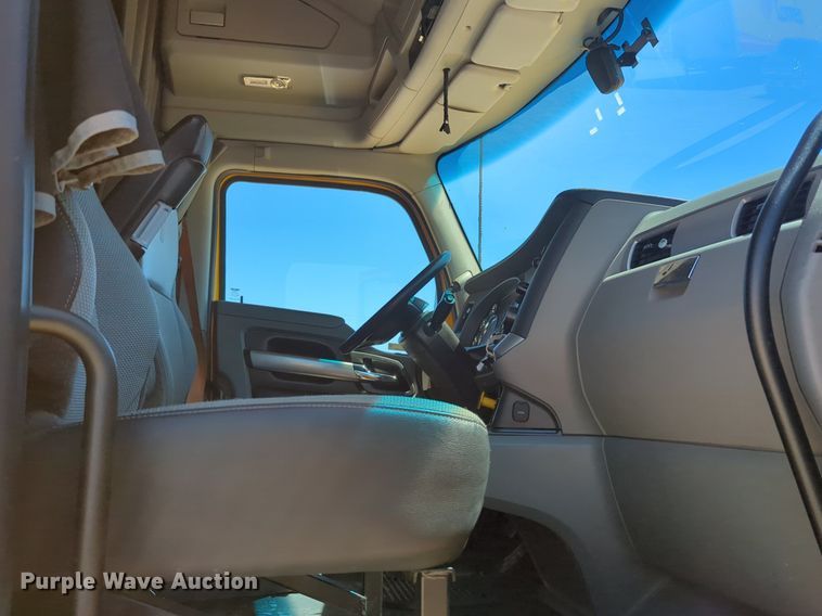 image for item NG9409 2020 Kenworth T680 semi truck