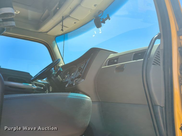 image for item NG9409 2020 Kenworth T680 semi truck