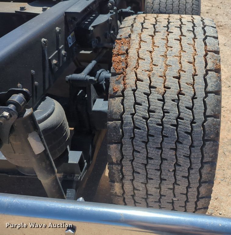 image for item NG9409 2020 Kenworth T680 semi truck