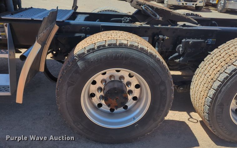 image for item NG9409 2020 Kenworth T680 semi truck