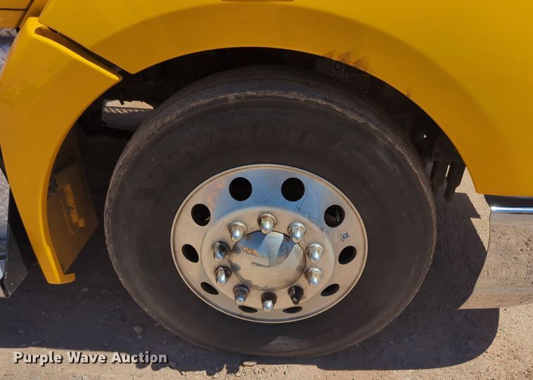 image for item NG9409 2020 Kenworth T680 semi truck