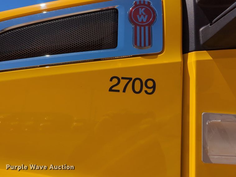 image for item NG9409 2020 Kenworth T680 semi truck