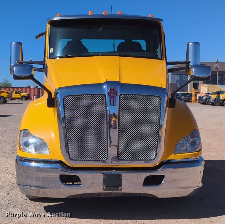 image for item NG9410 2020 Kenworth T680 semi truck