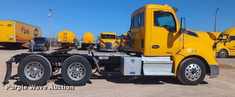 image for item NG9410 2020 Kenworth T680 semi truck