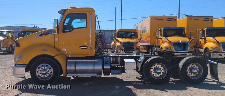 image for item NG9410 2020 Kenworth T680 semi truck