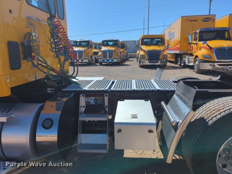 image for item NG9410 2020 Kenworth T680 semi truck