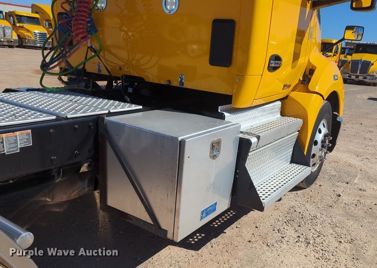 image for item NG9410 2020 Kenworth T680 semi truck