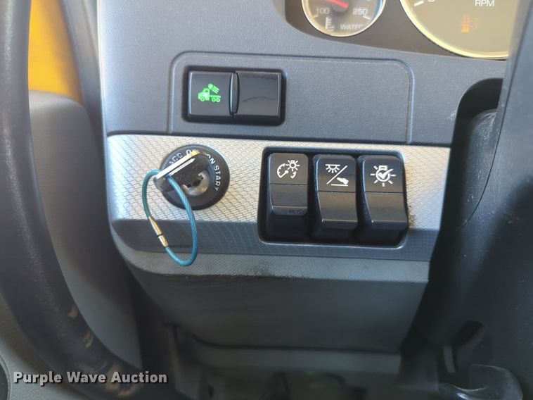 image for item NG9410 2020 Kenworth T680 semi truck