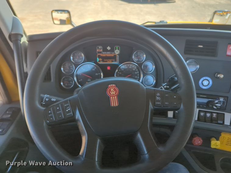 image for item NG9410 2020 Kenworth T680 semi truck