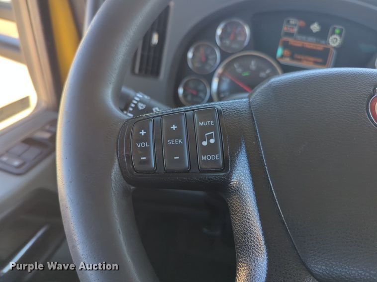 image for item NG9410 2020 Kenworth T680 semi truck