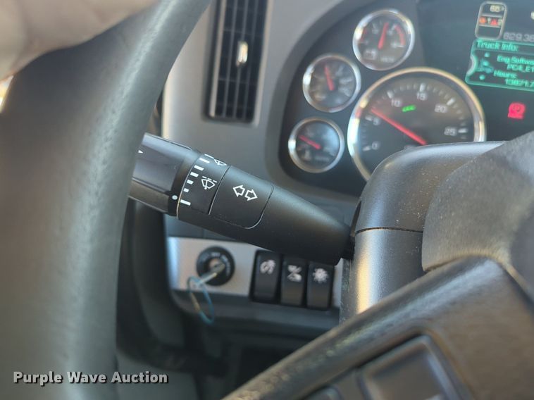 image for item NG9410 2020 Kenworth T680 semi truck