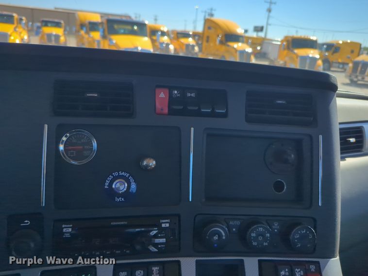 image for item NG9410 2020 Kenworth T680 semi truck