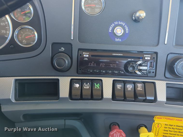 image for item NG9410 2020 Kenworth T680 semi truck