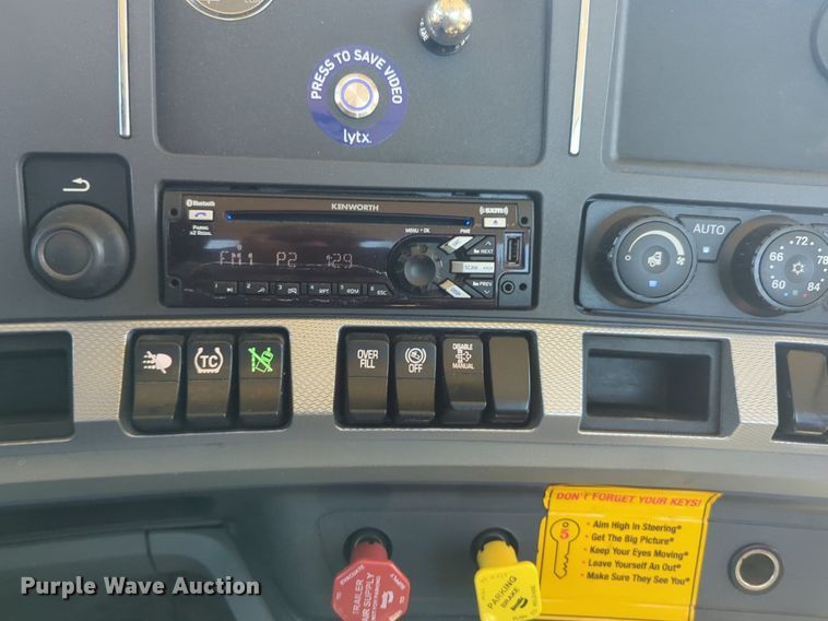 image for item NG9410 2020 Kenworth T680 semi truck