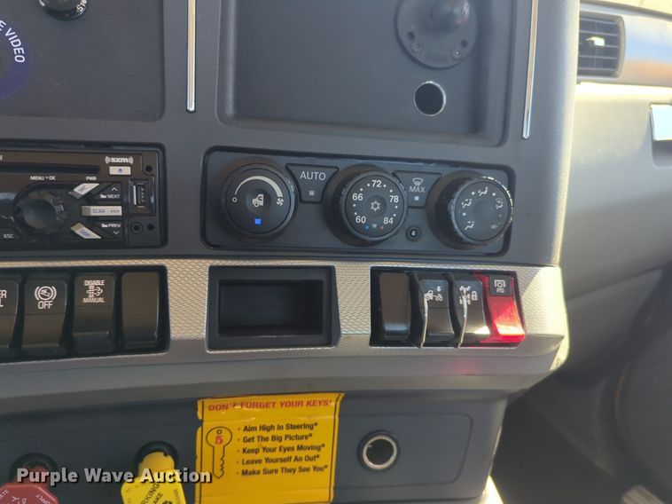 image for item NG9410 2020 Kenworth T680 semi truck