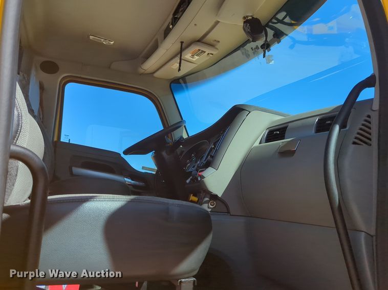 image for item NG9410 2020 Kenworth T680 semi truck