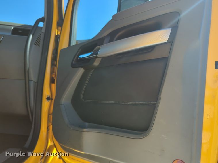 image for item NG9410 2020 Kenworth T680 semi truck