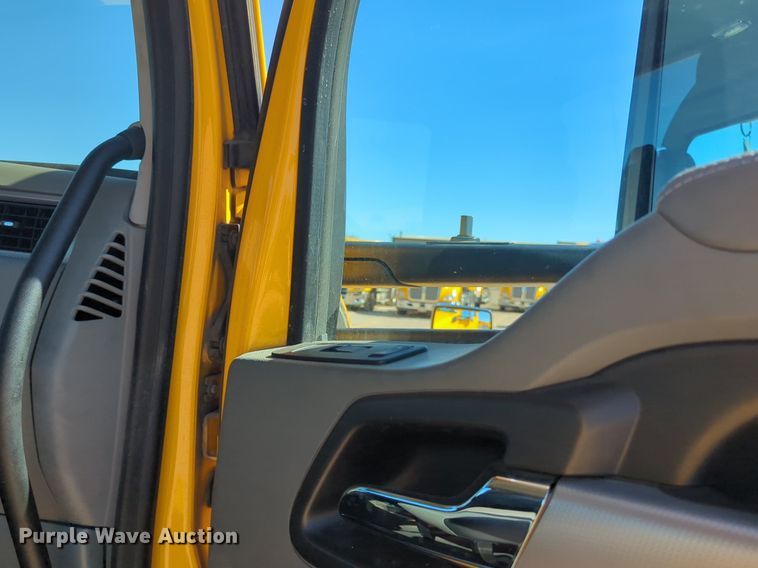 image for item NG9410 2020 Kenworth T680 semi truck