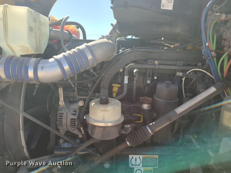 image for item NG9410 2020 Kenworth T680 semi truck